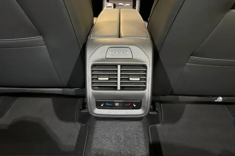 Volkswagen Passat din 2025 cu 26.100 km - oferta VOL212347 - foto 24