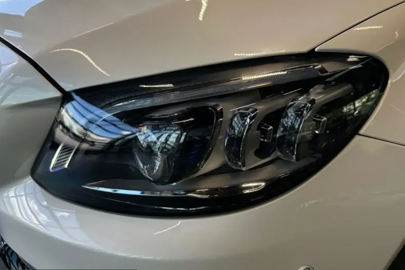 Mercedes-Benz C 63 AMG (Clasa C) din 2022 cu 51.946 km - oferta MER212362 - foto 2