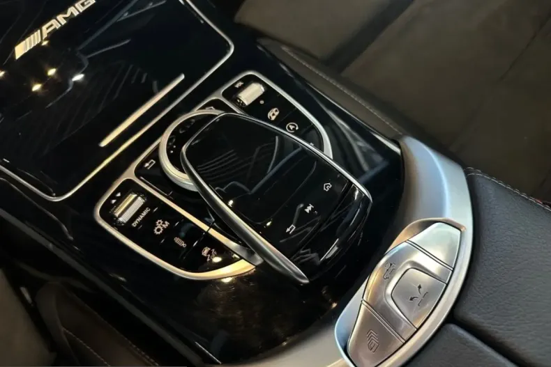 Mercedes-Benz C 63 AMG (Clasa C) din 2022 cu 51.946 km - oferta MER212362 - foto 18