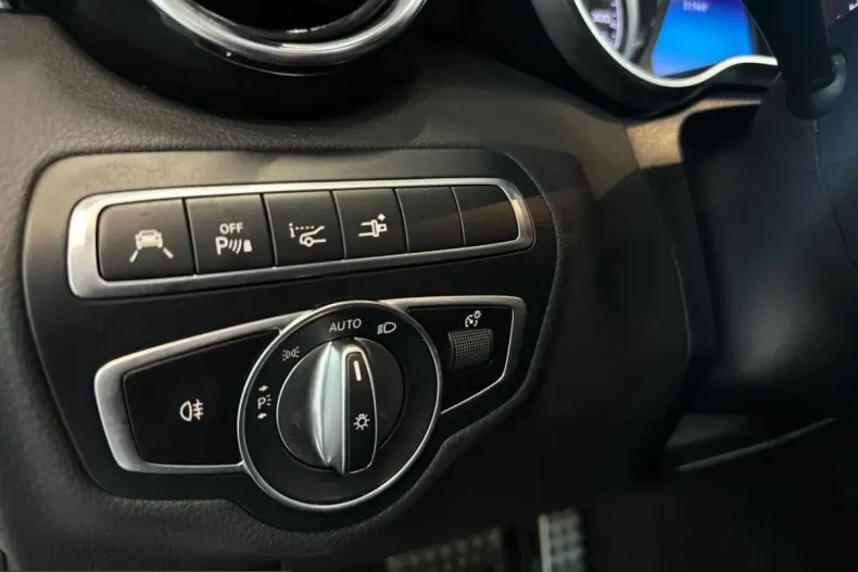Mercedes-Benz C 63 AMG (Clasa C) din 2022 cu 51.946 km - oferta MER212362 - foto 19