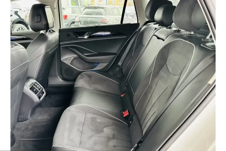 Volkswagen Passat din 2025 cu 29.985 km - oferta VOL212378 - foto 13