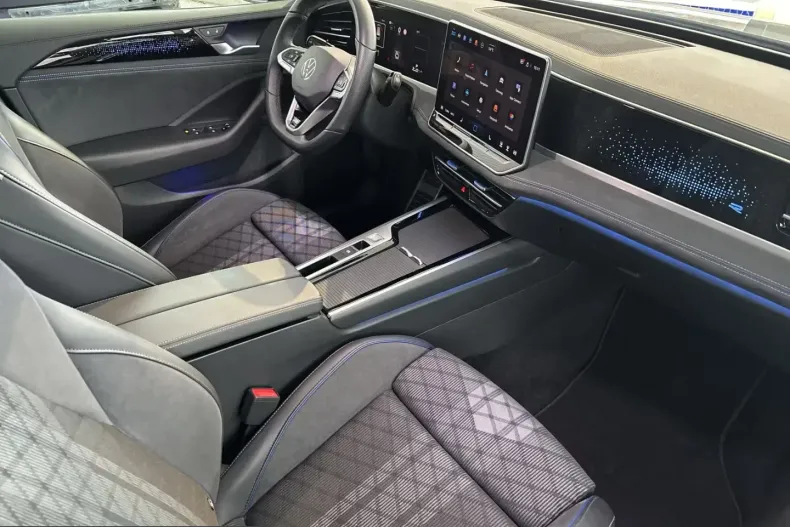 Volkswagen Passat din 2025 cu 25.800 km - oferta VOL212390 - foto 13