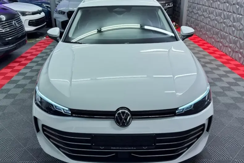 Volkswagen Passat Variant din 2024 cu 22.600 km - oferta VOL212392 - foto 2