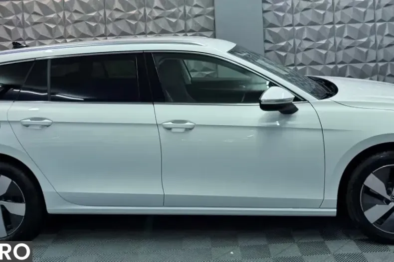 Volkswagen Passat Variant din 2024 cu 22.600 km - oferta VOL212392 - foto 7