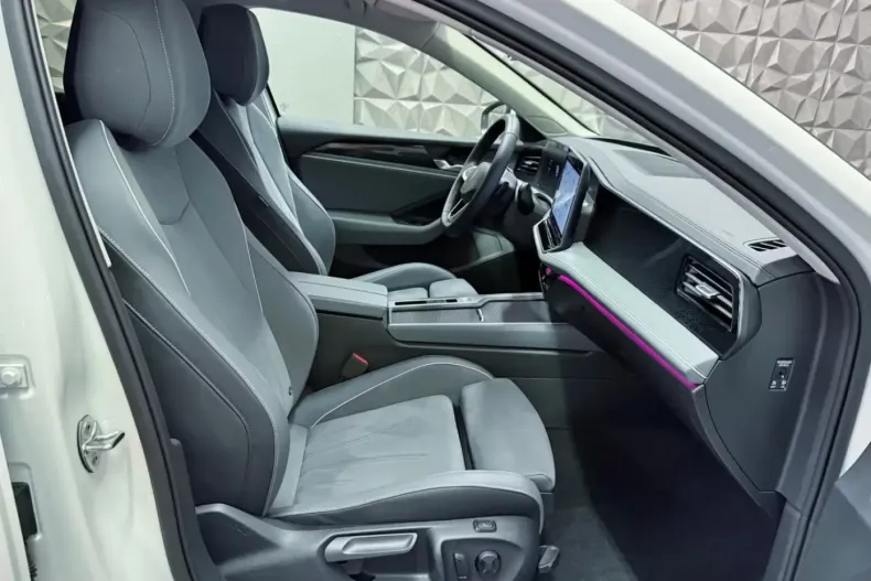 Volkswagen Passat Variant din 2024 cu 22.600 km - oferta VOL212392 - foto 11
