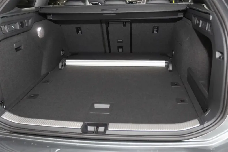 Volkswagen Passat din 2025 cu 14.100 km - oferta VOL212396 - foto 17