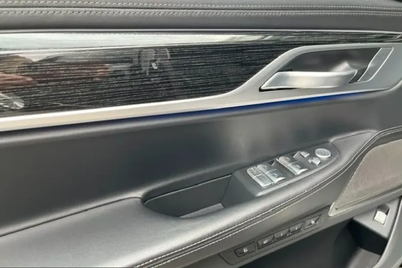 BMW 750 (Seria 7) din 2021 cu 66.200 km - oferta BMW212408 - foto 6