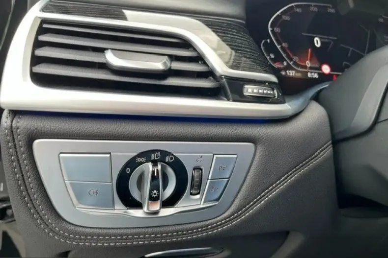 BMW 750 (Seria 7) din 2021 cu 66.200 km - oferta BMW212408 - foto 8