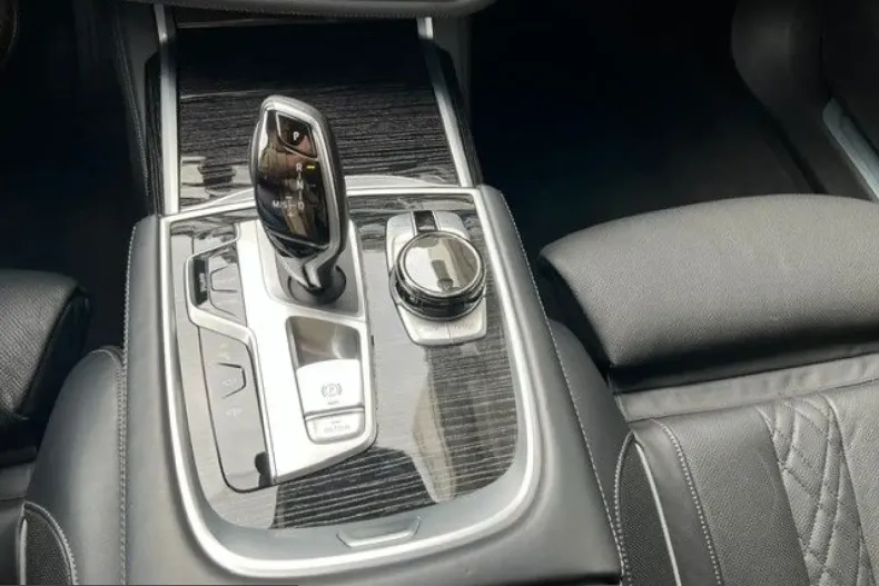 BMW 750 (Seria 7) din 2021 cu 66.200 km - oferta BMW212408 - foto 10