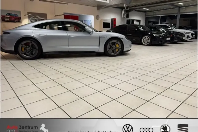 Porsche Taycan din 2024 cu 8.763 km - oferta POR212409 - foto 6