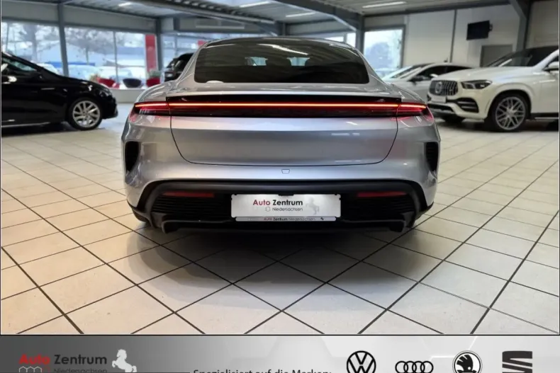Porsche Taycan din 2024 cu 8.763 km - oferta POR212409 - foto 9