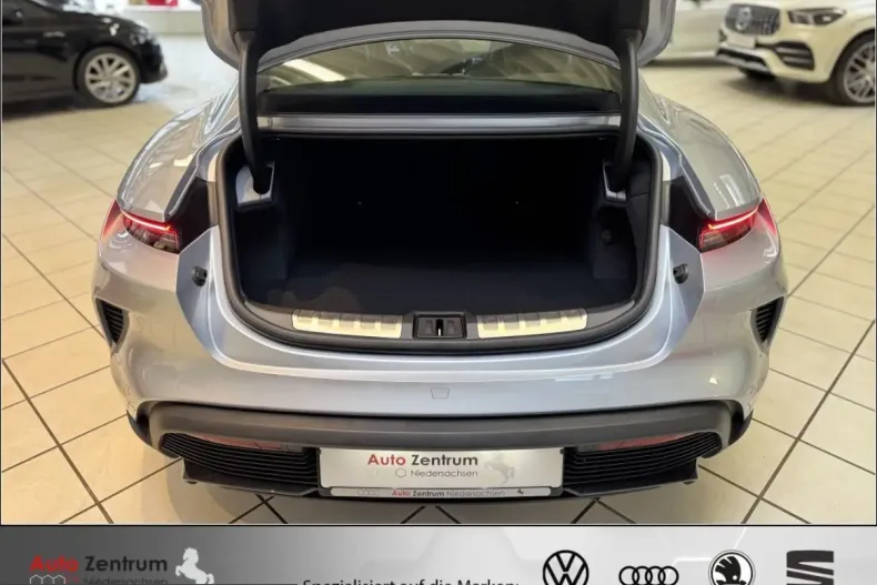 Porsche Taycan din 2024 cu 8.763 km - oferta POR212409 - foto 10