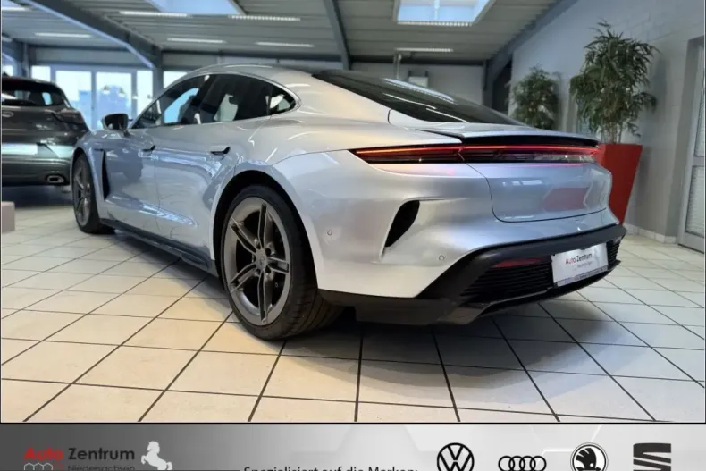 Porsche Taycan din 2024 cu 8.763 km - oferta POR212409 - foto 11