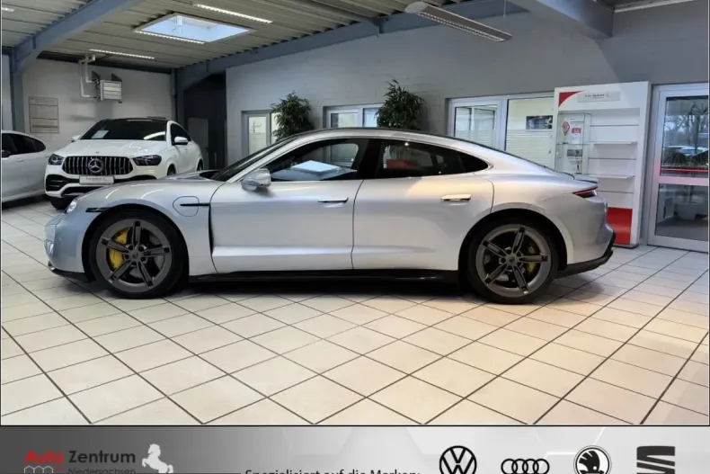 Porsche Taycan din 2024 cu 8.763 km - oferta POR212409 - foto 12