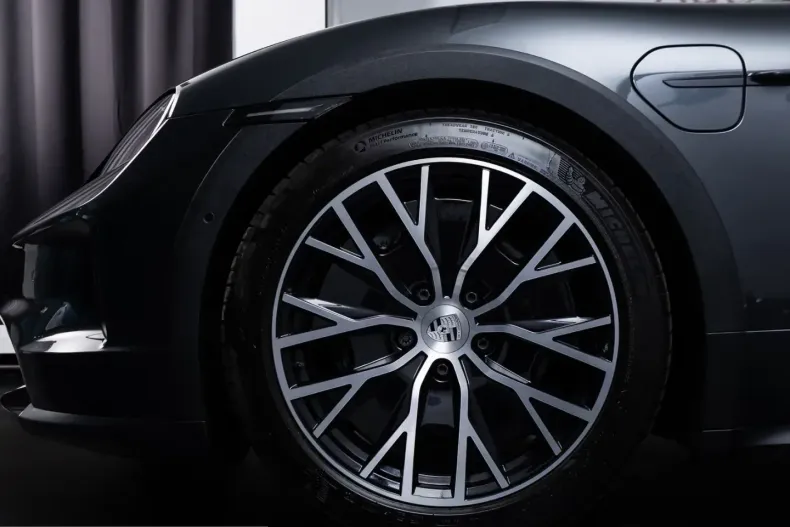 Porsche Taycan din 2024 cu 22.550 km - oferta POR212421 - foto 6