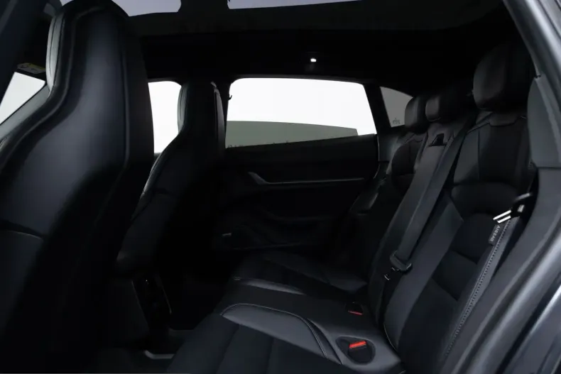 Porsche Taycan din 2024 cu 22.550 km - oferta POR212421 - foto 11