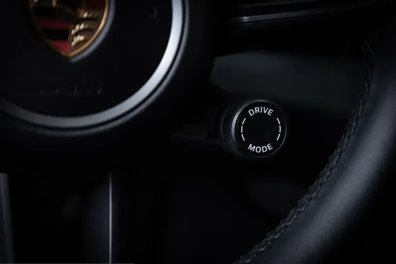 Porsche Taycan din 2024 cu 22.550 km - oferta POR212421 - foto 17