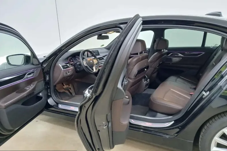 BMW 730 (Seria 7) din 2022 cu 66.600 km - oferta BMW212433 - foto 5