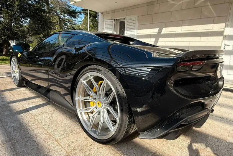 Ferrari 296 GTB din 2023 cu 4.000 km - oferta FER212438 - foto 8