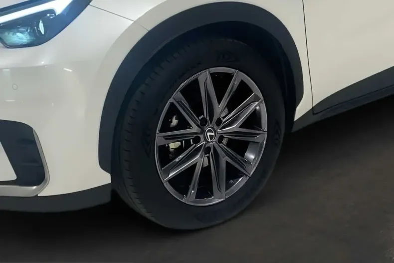 Lexus LBX din 2024 cu 5.000 km - oferta LEX212444 - foto 8
