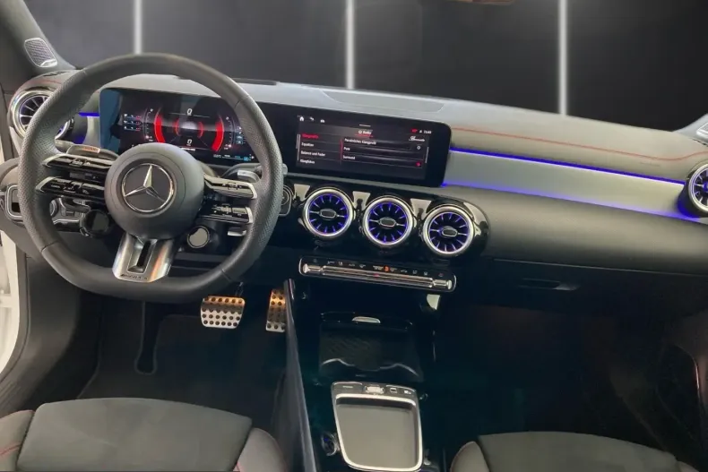 Mercedes-Benz CLA 35 AMG (Clasa CLA) din 2025 cu 4.938 km - oferta MER212452 - foto 9