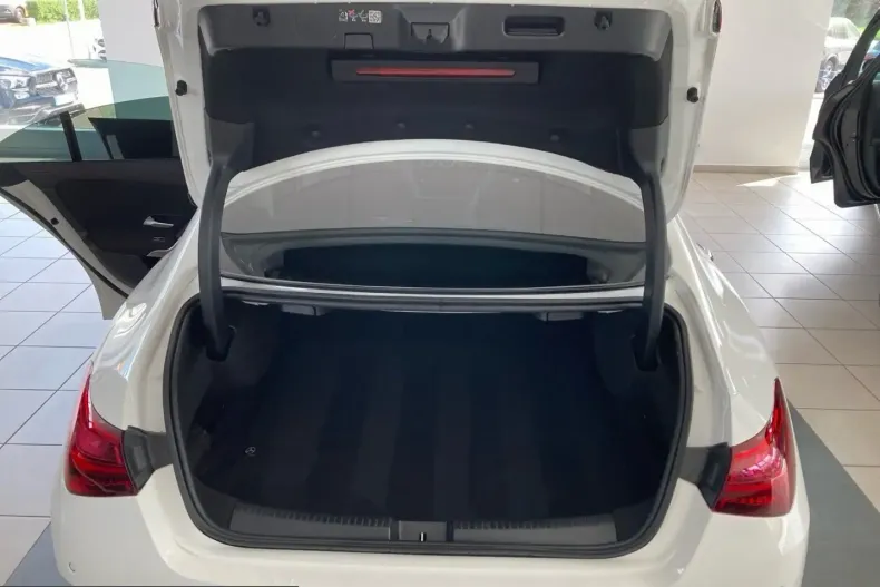Mercedes-Benz CLA 35 AMG (Clasa CLA) din 2025 cu 4.938 km - oferta MER212452 - foto 11