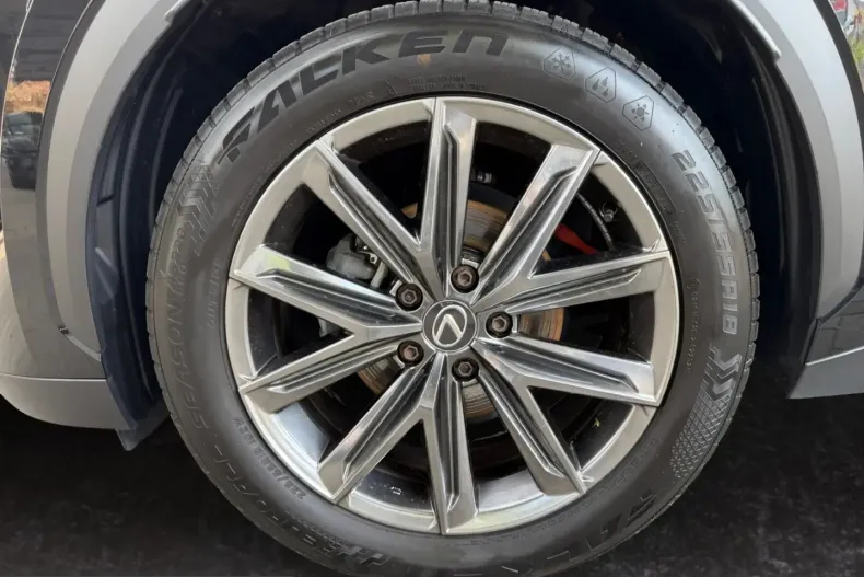 Lexus LBX din 2024 cu 25.368 km - oferta LEX212461 - foto 9