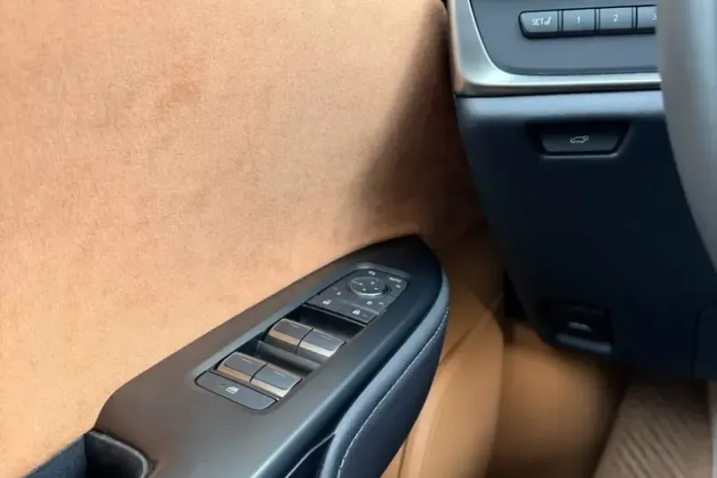 Lexus RZ din 2023 cu 26.069 km - oferta LEX212464 - foto 11