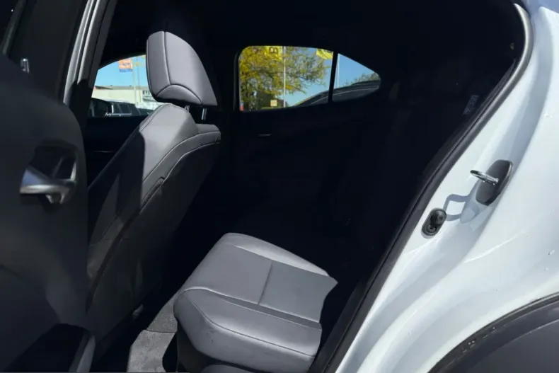 Lexus UX din 2024 cu 25.802 km - oferta LEX212465 - foto 24
