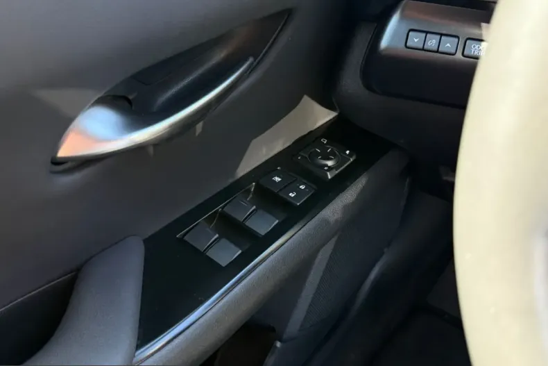 Lexus UX din 2024 cu 25.802 km - oferta LEX212465 - foto 27