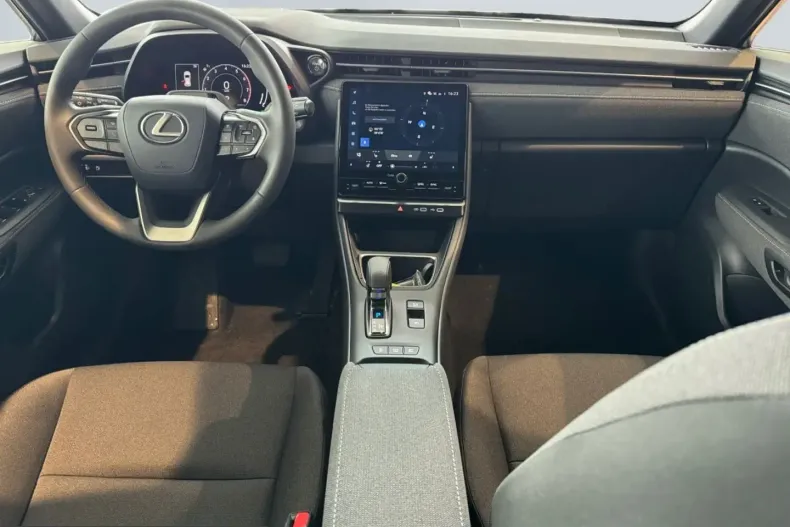 Lexus LBX din 2025 cu 13.398 km - oferta LEX212468 - foto 9