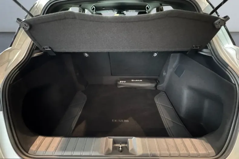 Lexus LBX din 2025 cu 13.398 km - oferta LEX212468 - foto 15