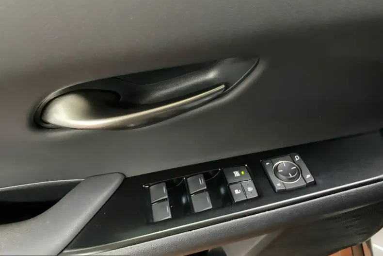 Lexus UX din 2023 cu 15.745 km - oferta LEX212470 - foto 21