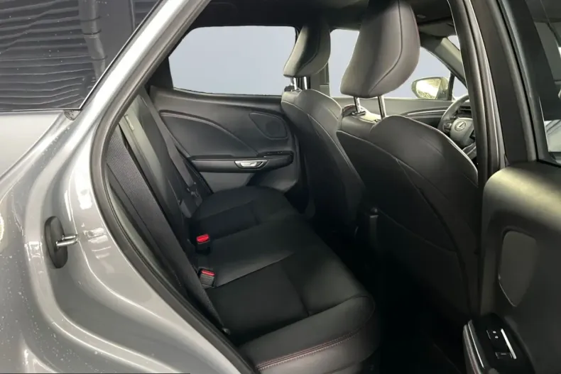 Lexus LBX din 2025 cu 18.799 km - oferta LEX212473 - foto 17