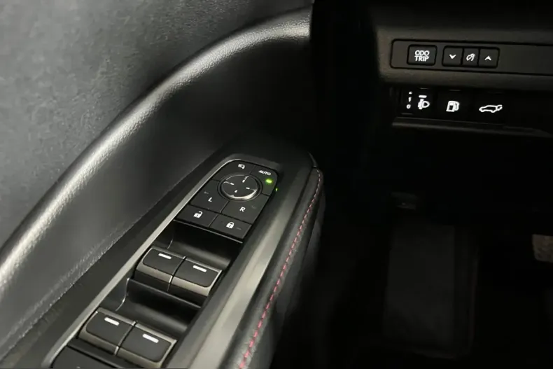 Lexus LBX din 2025 cu 18.799 km - oferta LEX212473 - foto 24