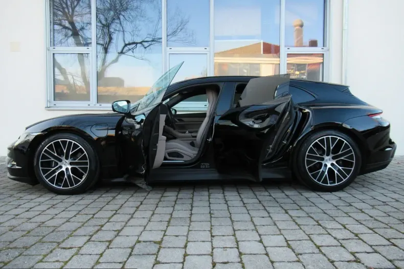 Porsche Taycan din 2024 cu 4.000 km - oferta POR212477 - foto 1