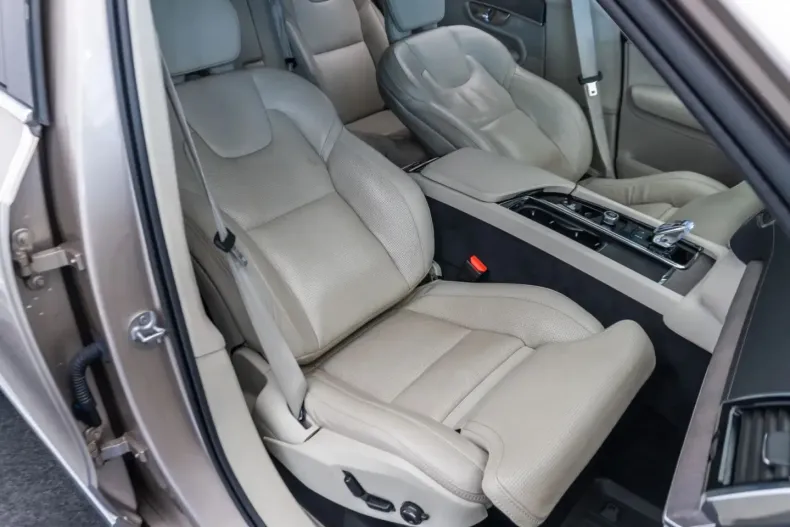 Volvo XC90 din 2023 cu 63.305 km - oferta VOL212480 - foto 8