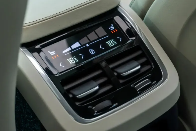 Volvo XC90 din 2023 cu 63.305 km - oferta VOL212480 - foto 20