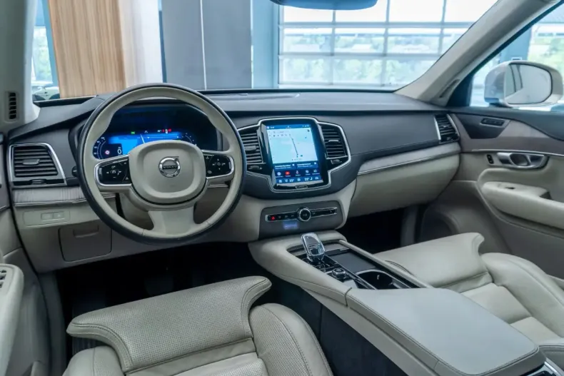 Volvo XC90 din 2023 cu 63.305 km - oferta VOL212480 - foto 26