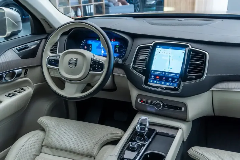 Volvo XC90 din 2023 cu 63.305 km - oferta VOL212480 - foto 27