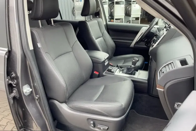 Toyota Land Cruiser din 2024 cu 25.762 km - oferta TOY212481 - foto 8