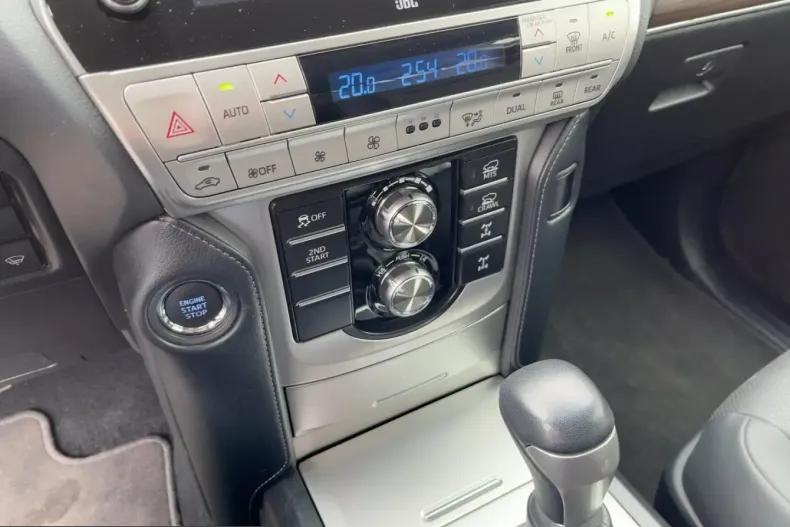 Toyota Land Cruiser din 2024 cu 25.762 km - oferta TOY212481 - foto 14