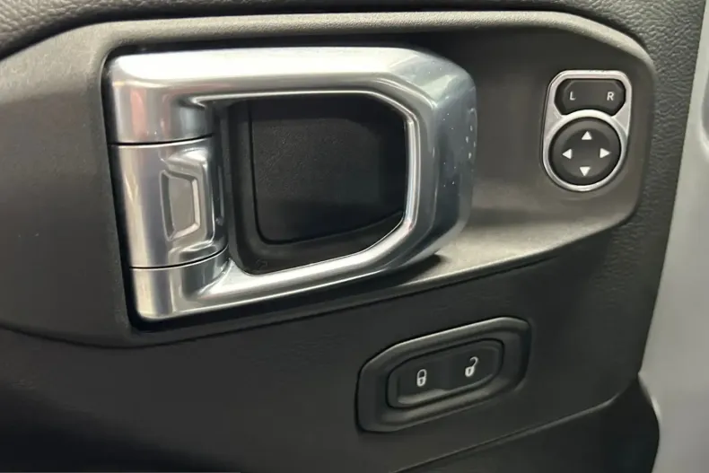 Jeep Wrangler din 2024 cu 33.968 km - oferta JEE212504 - foto 12
