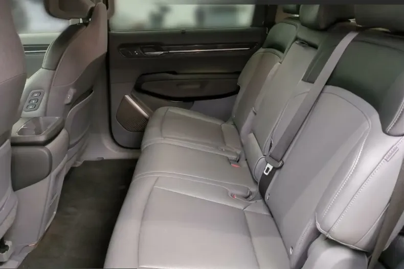 Kia EV9 din 2025 cu 17.150 km - oferta KIA212508 - foto 10