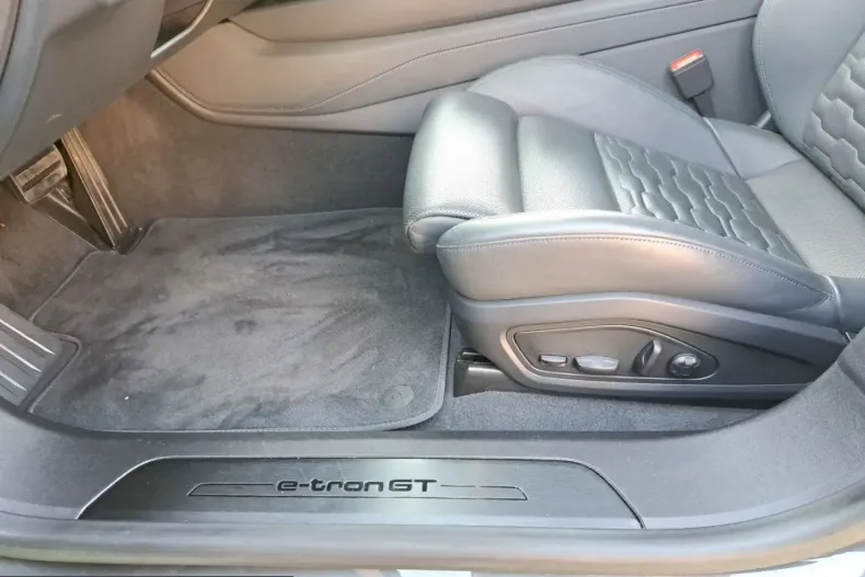 Audi e-tron GT din 2022 cu 43.390 km - oferta AUD212524 - foto 24