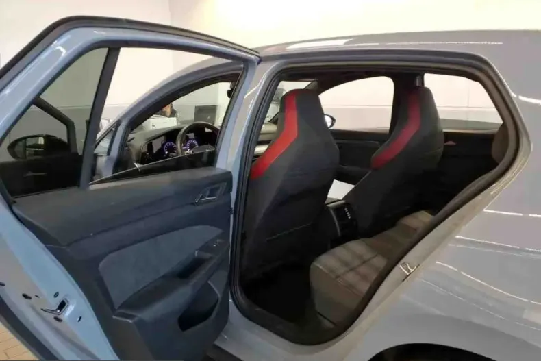 Volkswagen Golf din 2024 cu 38.595 km - oferta VOL212542 - foto 4