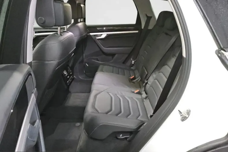 Volkswagen Touareg din 2023 cu 65.576 km - oferta VOL212545 - foto 8
