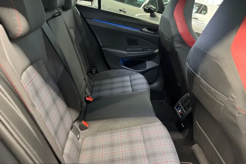 Volkswagen Golf din 2024 cu 14.900 km - oferta VOL212571 - foto 11
