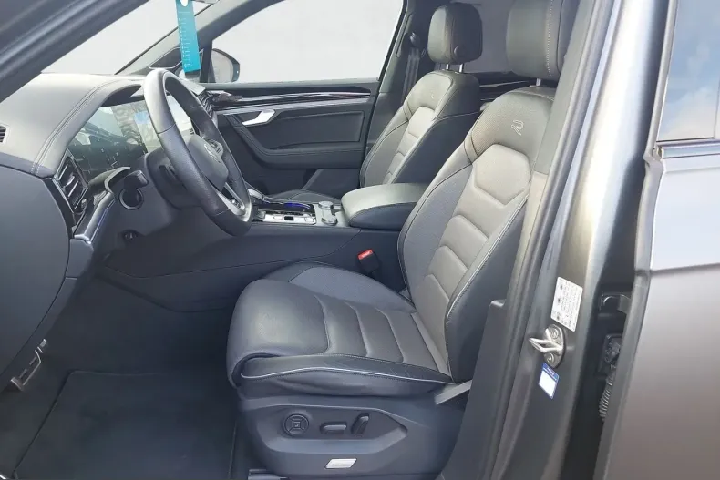 Volkswagen Touareg din 2024 cu 37.500 km - oferta VOL212578 - foto 13