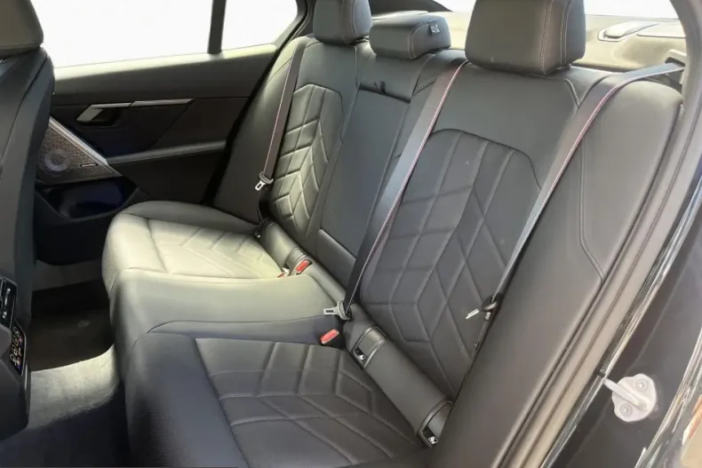 BMW 540 (Seria 5) din 2025 cu 10.957 km - oferta BMW212585 - foto 18